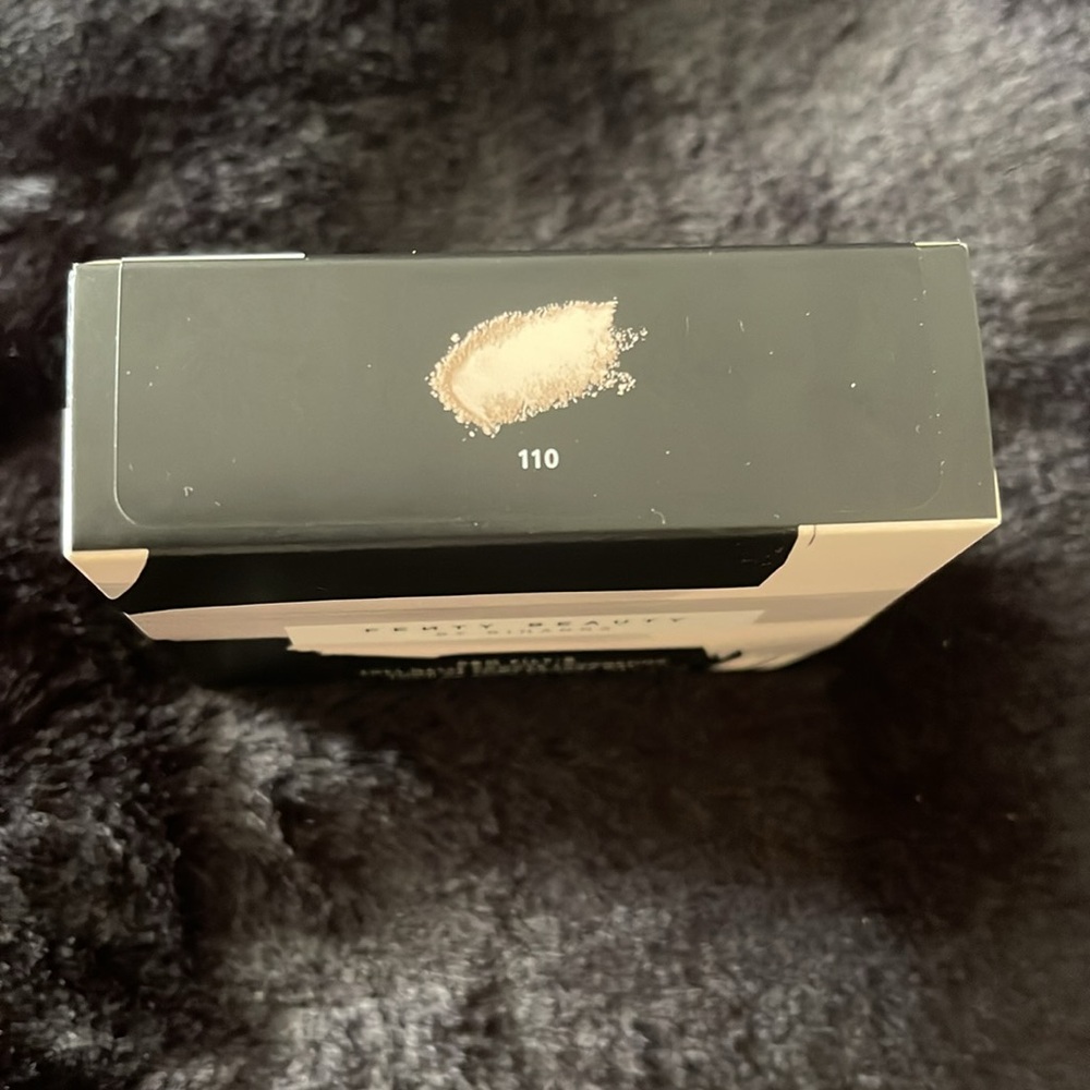 Fenty 110 Pro Filt’r Soft Matte Longwear Powder Foundation - Picture 3 of 5